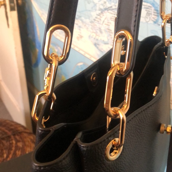 Trisha bag; Michael Kors new w/ tags large shoulder bag 3 compartments - Picture 4 of 12